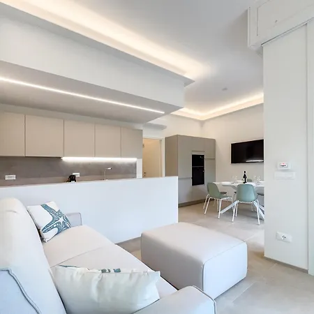 Out Finish Royal Apartman