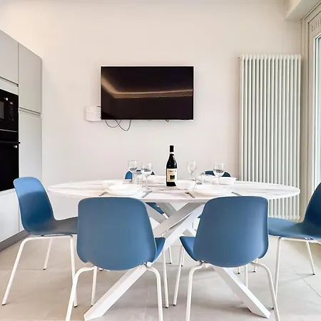 Out Finish Royal Apartman