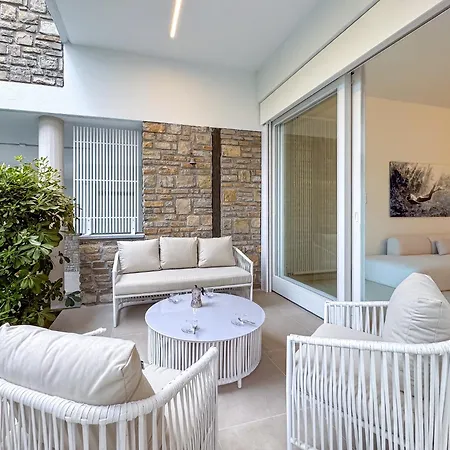 Apartment Out Finish Royal *